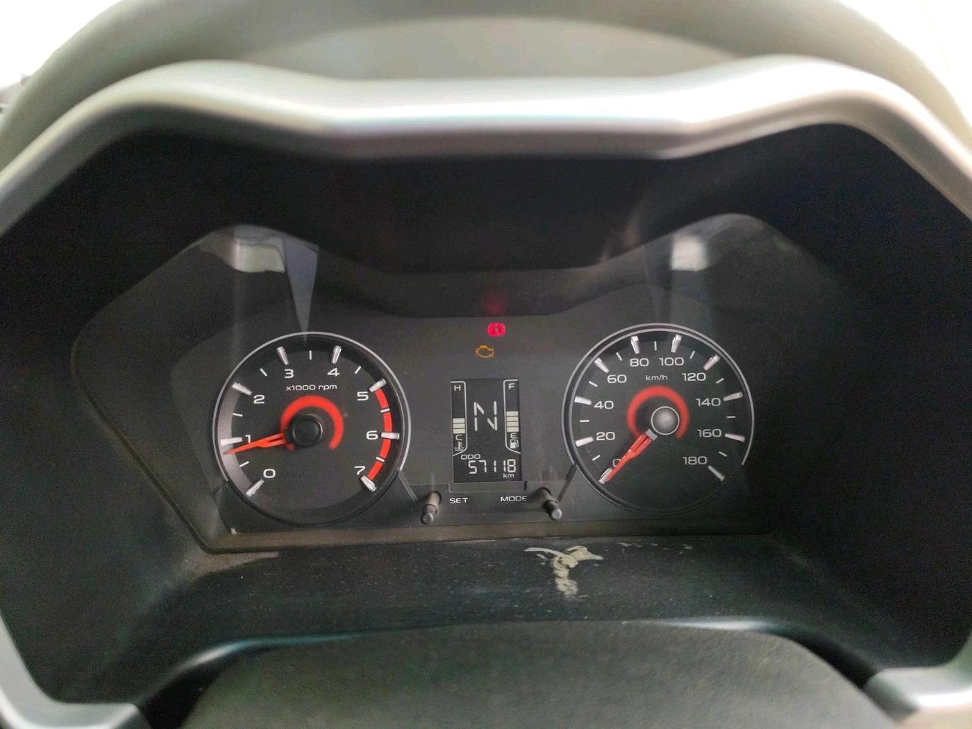 2016 Mahindra Kuv100 K8 6 STR, CNG, Manual, 57,118 km, interior