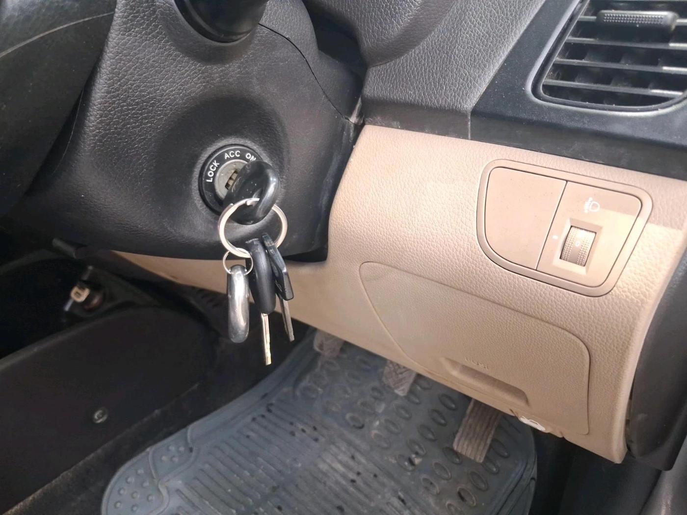 2014 Hyundai Eon MAGNA +, Petrol, Manual, 33,630 km, interior