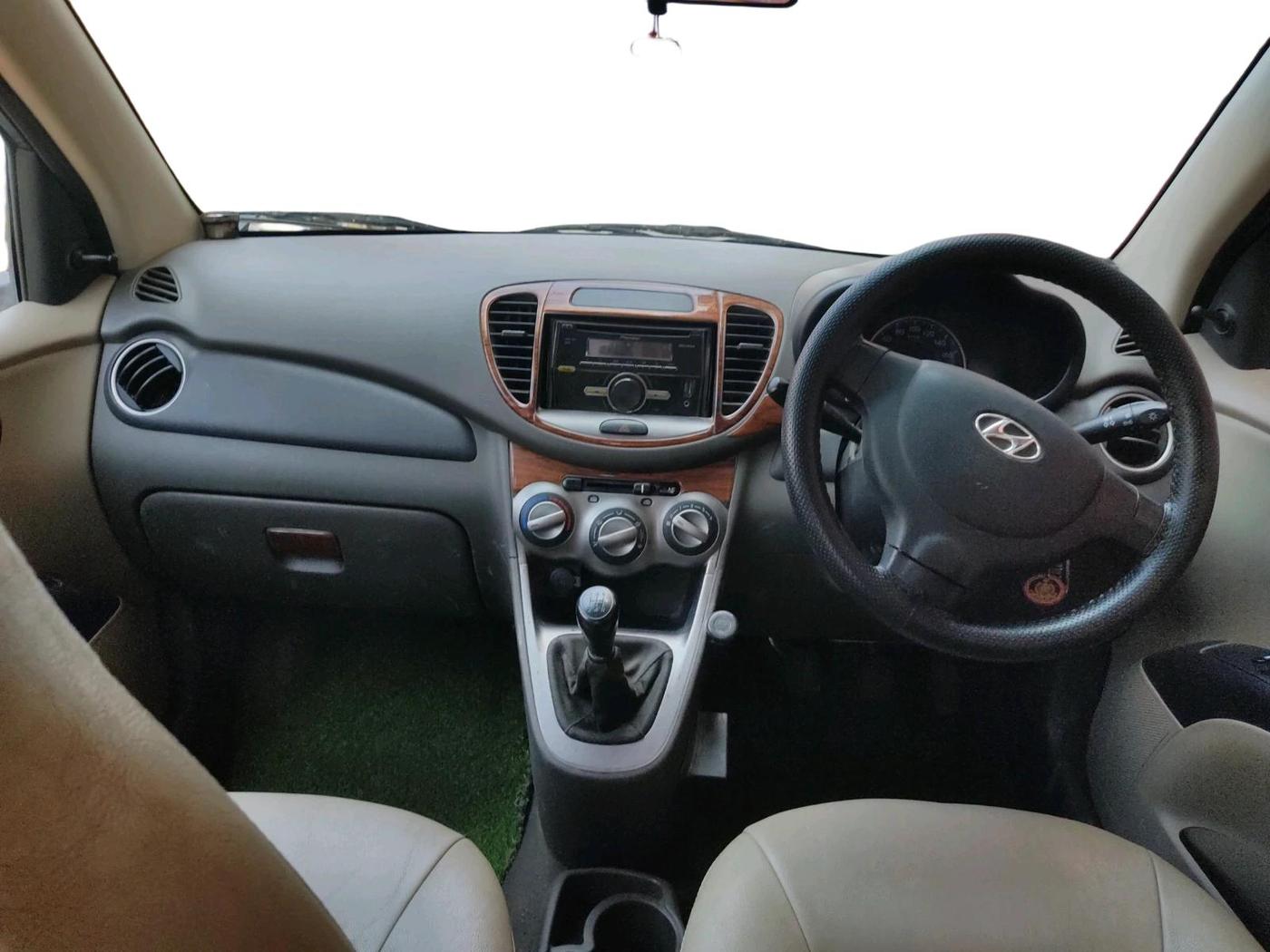 2015 Hyundai i10 MAGNA 1.1, CNG, Manual, 75,940 km, interior