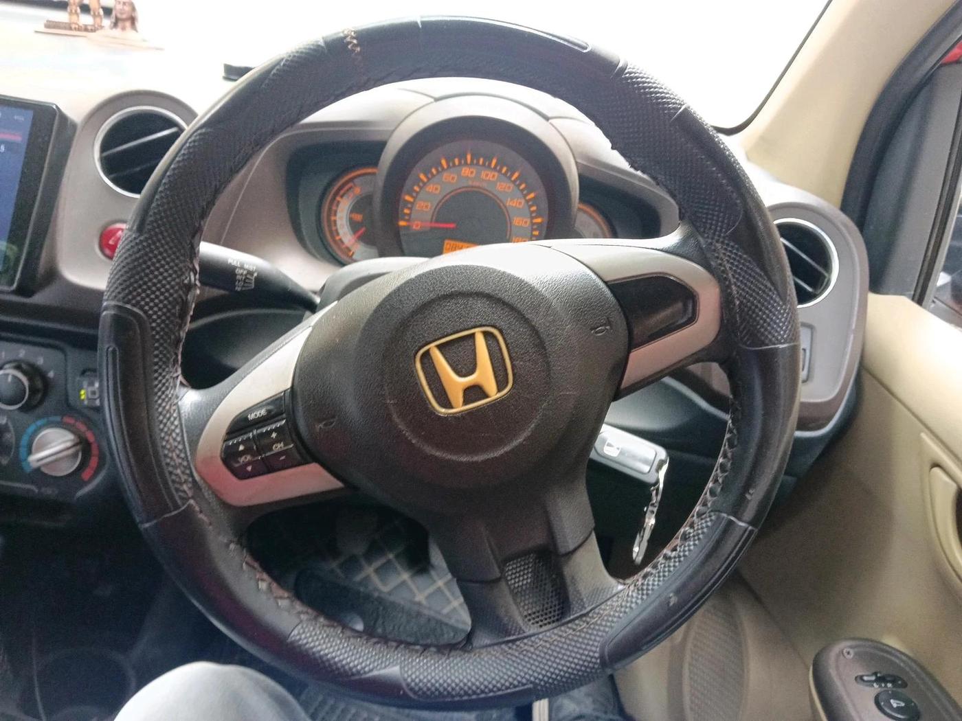 2013 Honda Brio S MT, CNG, Manual, 84,141 km, interior