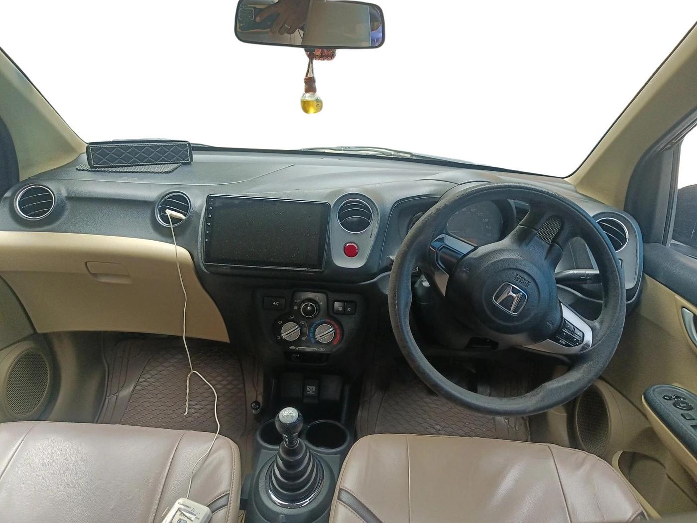 2015 Honda Amaze 1.2L I-VTEC VX, Petrol, Manual, 1,04,459 km, interior