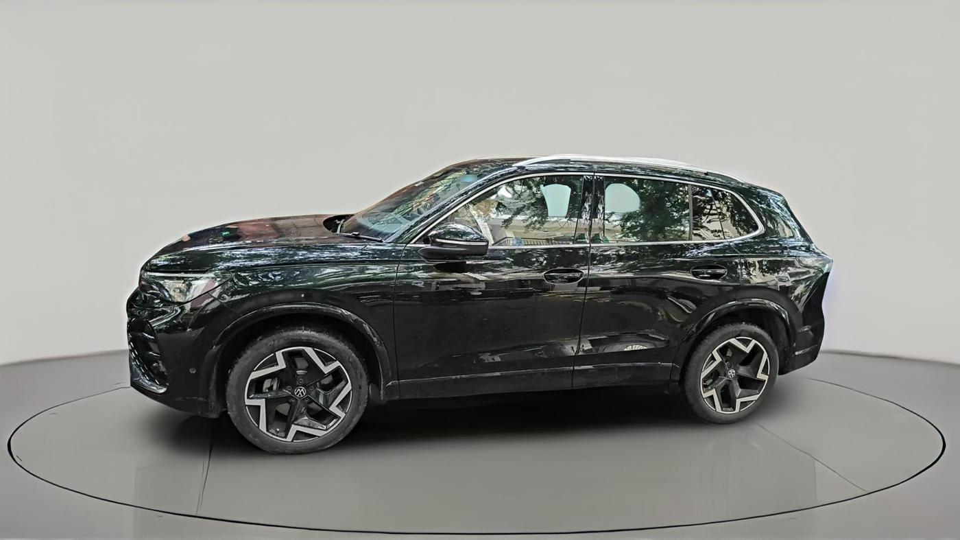 2025 Volkswagen Tiguan R-Line 2.0L TSI, Petrol, Automatic, 1,094 km, exterior