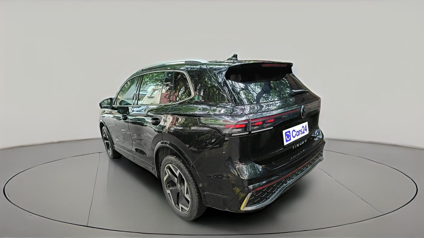 2025 Volkswagen Tiguan R-Line 2.0L TSI, Petrol, Automatic, 1,094 km, exterior