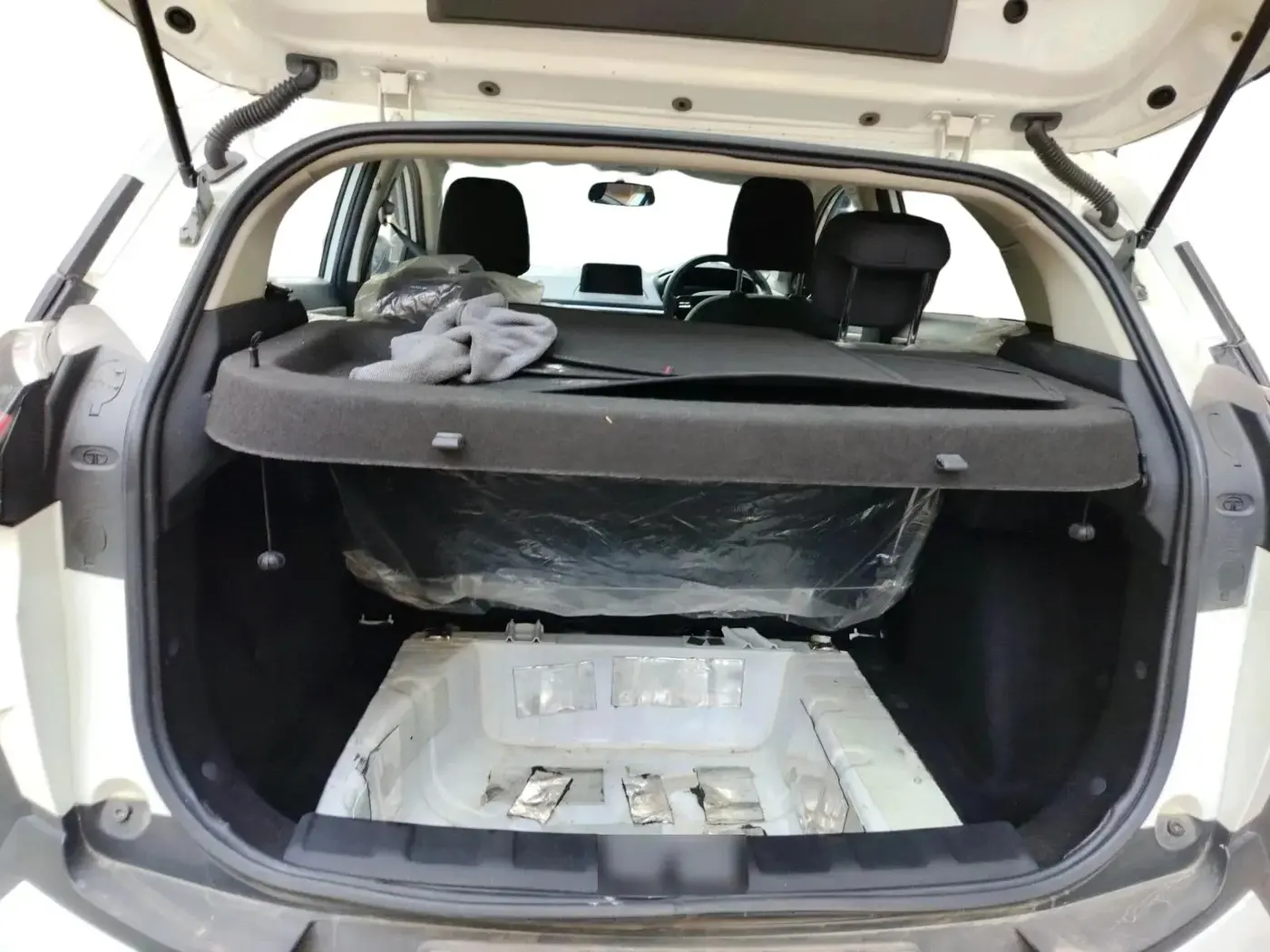 2024 Tata NEXON CREATIVE  AMT 1.2 PETROL, Petrol, Automatic, 11,706 km, exterior