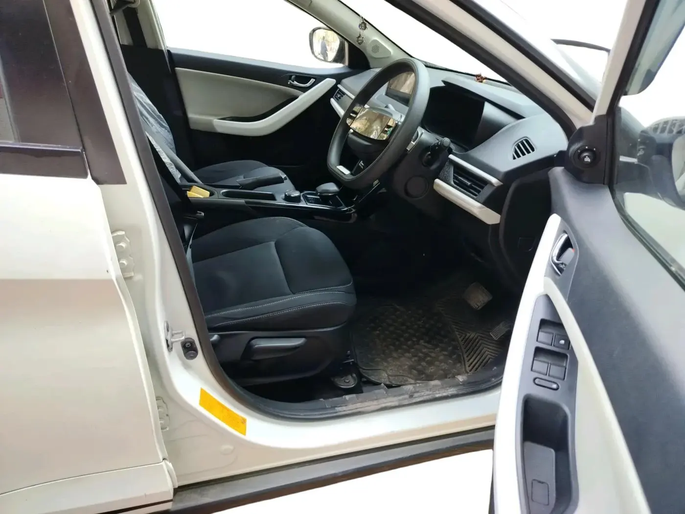 2024 Tata NEXON CREATIVE  AMT 1.2 PETROL, Petrol, Automatic, 11,706 km, interior