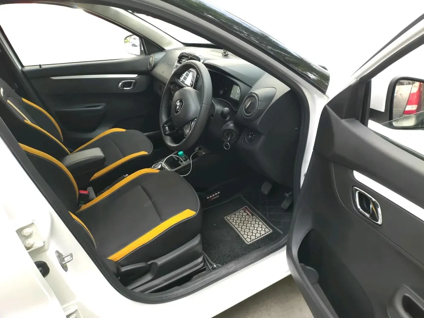 2023 Renault Kwid CLIMBER AMT 1.0, Petrol, Automatic, 4,515 km, interior