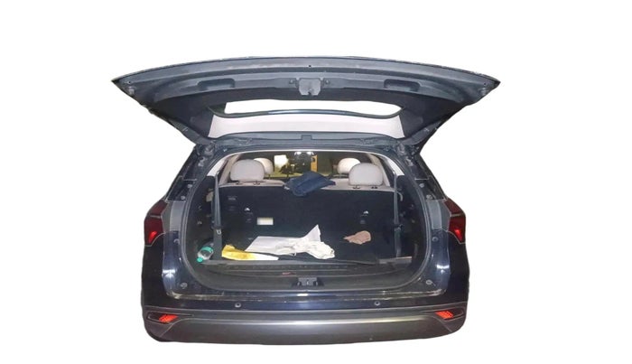 2022 Mahindra XUV700 AX 5 D AT 7 STR, Diesel, Automatic, 60,063 km, exterior