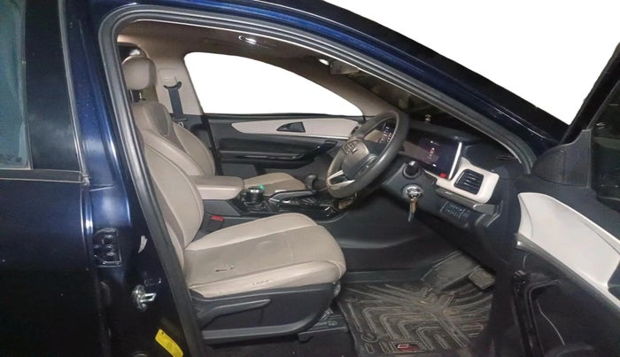 2022 Mahindra XUV700 AX 5 D AT 7 STR, Diesel, Automatic, 60,063 km, interior