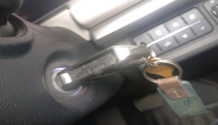 2022 Mahindra XUV700 AX 5 D AT 7 STR, Diesel, Automatic, 60,063 km, interior