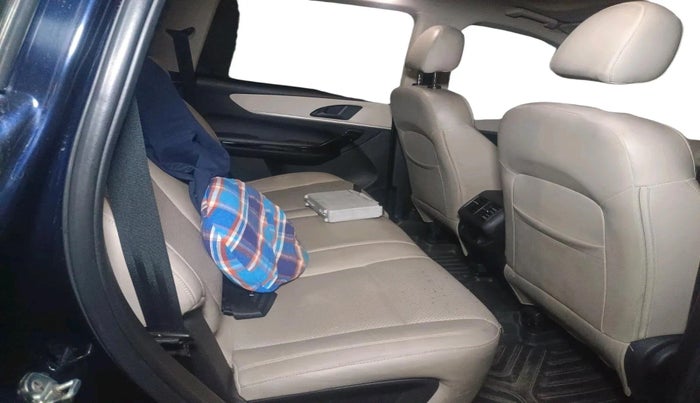 2022 Mahindra XUV700 AX 5 D AT 7 STR, Diesel, Automatic, 60,063 km, interior