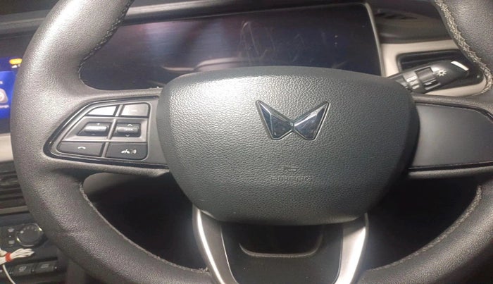 2022 Mahindra XUV700 AX 5 D AT 7 STR, Diesel, Automatic, 60,063 km, interior