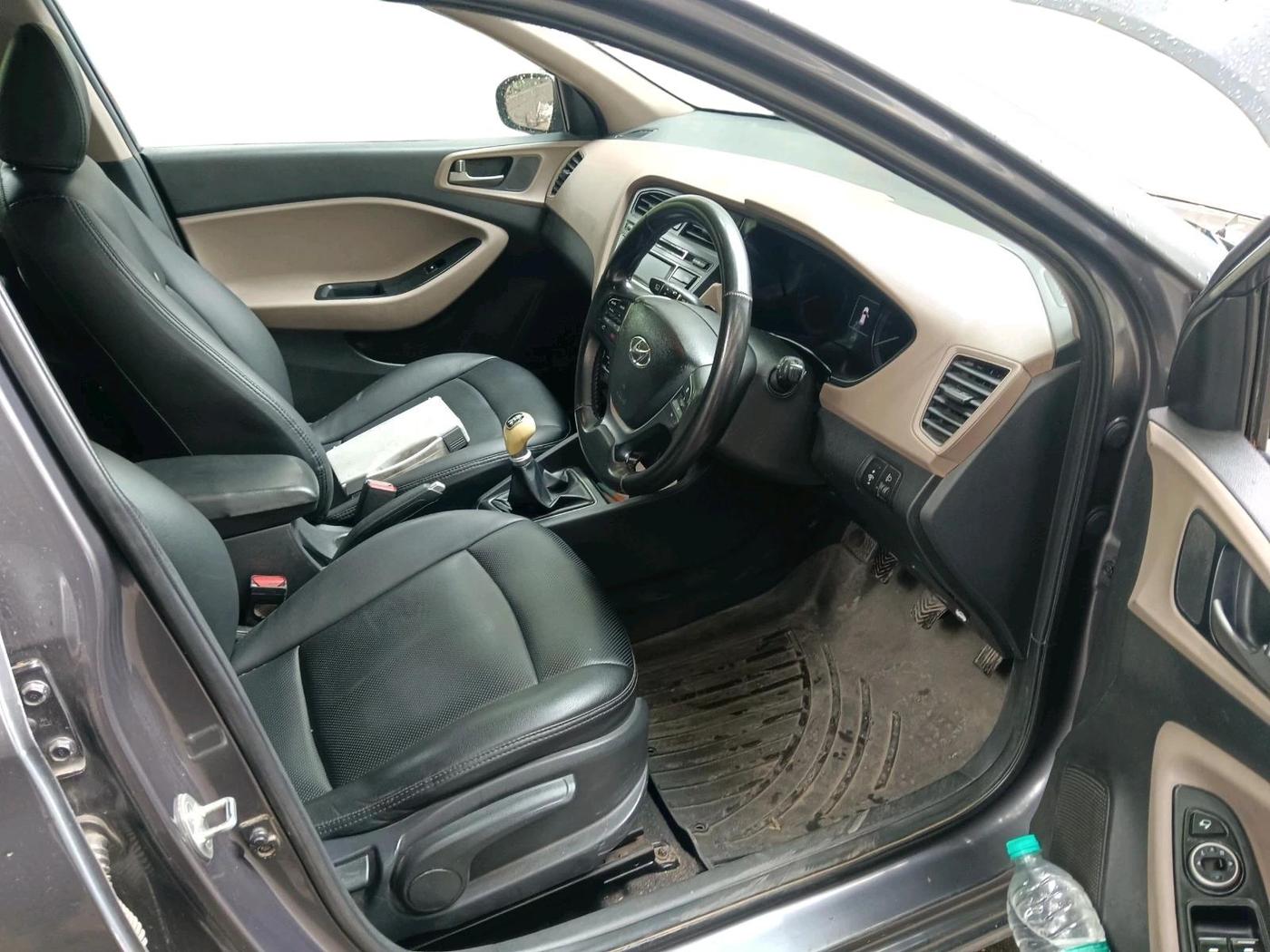 2015 Hyundai Elite i20 ASTA 1.2, Petrol, Manual, 1,29,514 km, interior
