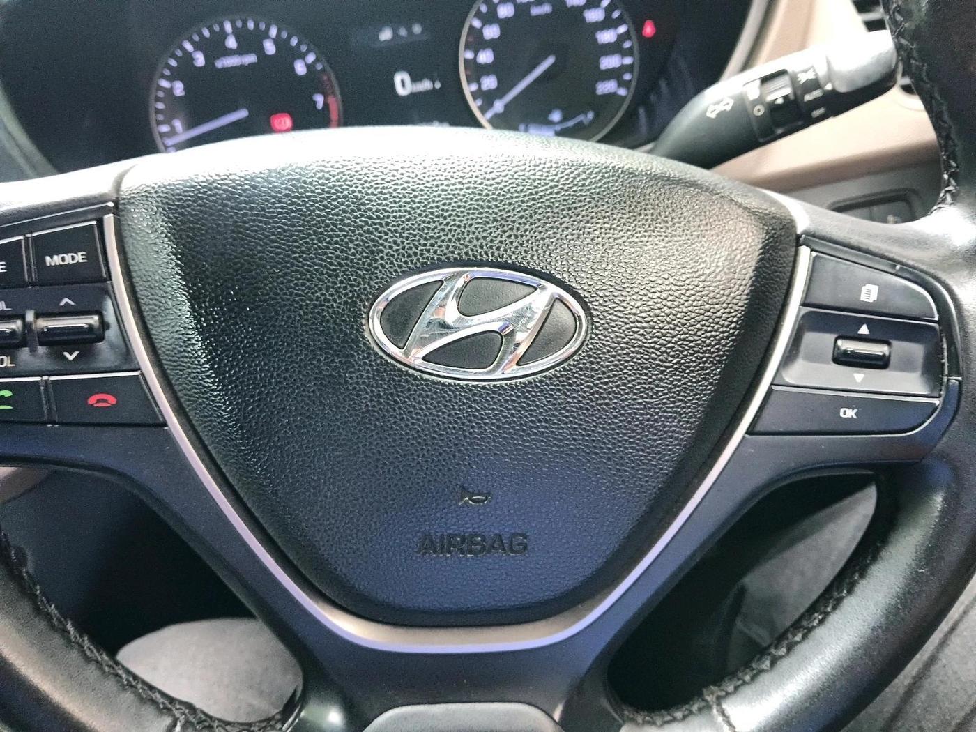 2015 Hyundai Elite i20 ASTA 1.2, Petrol, Manual, 1,29,514 km, interior