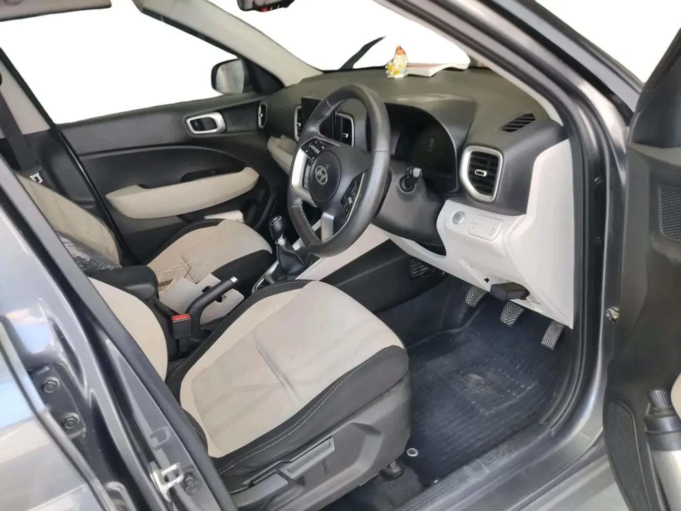 2022 Hyundai VENUE SX 1.2 PETROL, Petrol, Manual, 34,599 km, interior