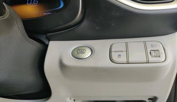 2022 Hyundai VENUE SX 1.2 PETROL, Petrol, Manual, 34,599 km, interior