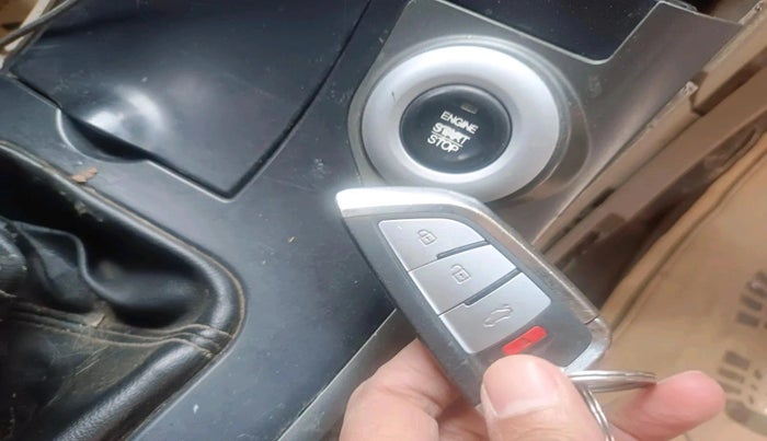 2016 Mahindra XUV500 W10, Diesel, Manual, 1,00,168 km, interior