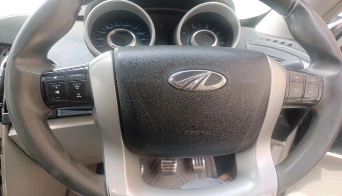 2016 Mahindra XUV500 W10, Diesel, Manual, 1,00,168 km, interior