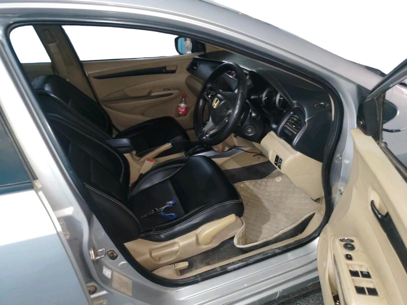 2013 Honda City 1.5L I-VTEC S AT, CNG, Automatic, 1,36,029 km, interior