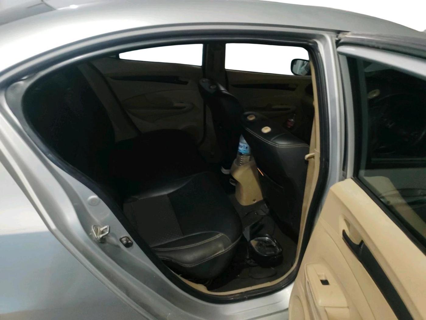 2013 Honda City 1.5L I-VTEC S AT, CNG, Automatic, 1,36,029 km, interior