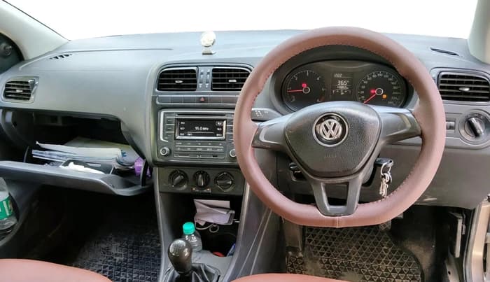 2017 Volkswagen Ameo TRENDLINE 1.5L, Diesel, Manual, 1,49,850 km, interior