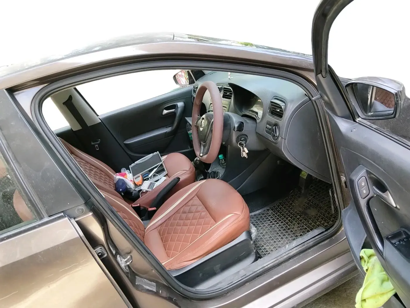 2017 Volkswagen Ameo TRENDLINE 1.5L, Diesel, Manual, 1,49,850 km, interior
