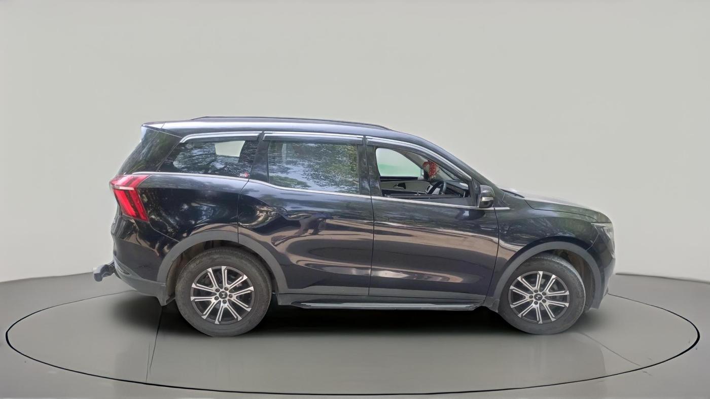 2024 Mahindra XUV700 AX 7 P AT 7 STR, Petrol, Automatic, 9,649 km, exterior