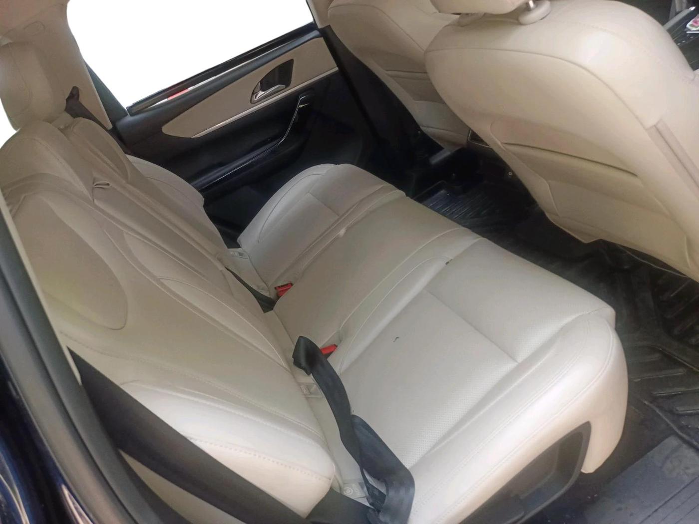 2024 Mahindra XUV700 AX 7 P AT 7 STR, Petrol, Automatic, 9,649 km, interior