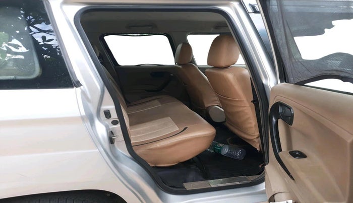 2016 Mahindra TUV300 T6, Diesel, Manual, 1,19,811 km, interior