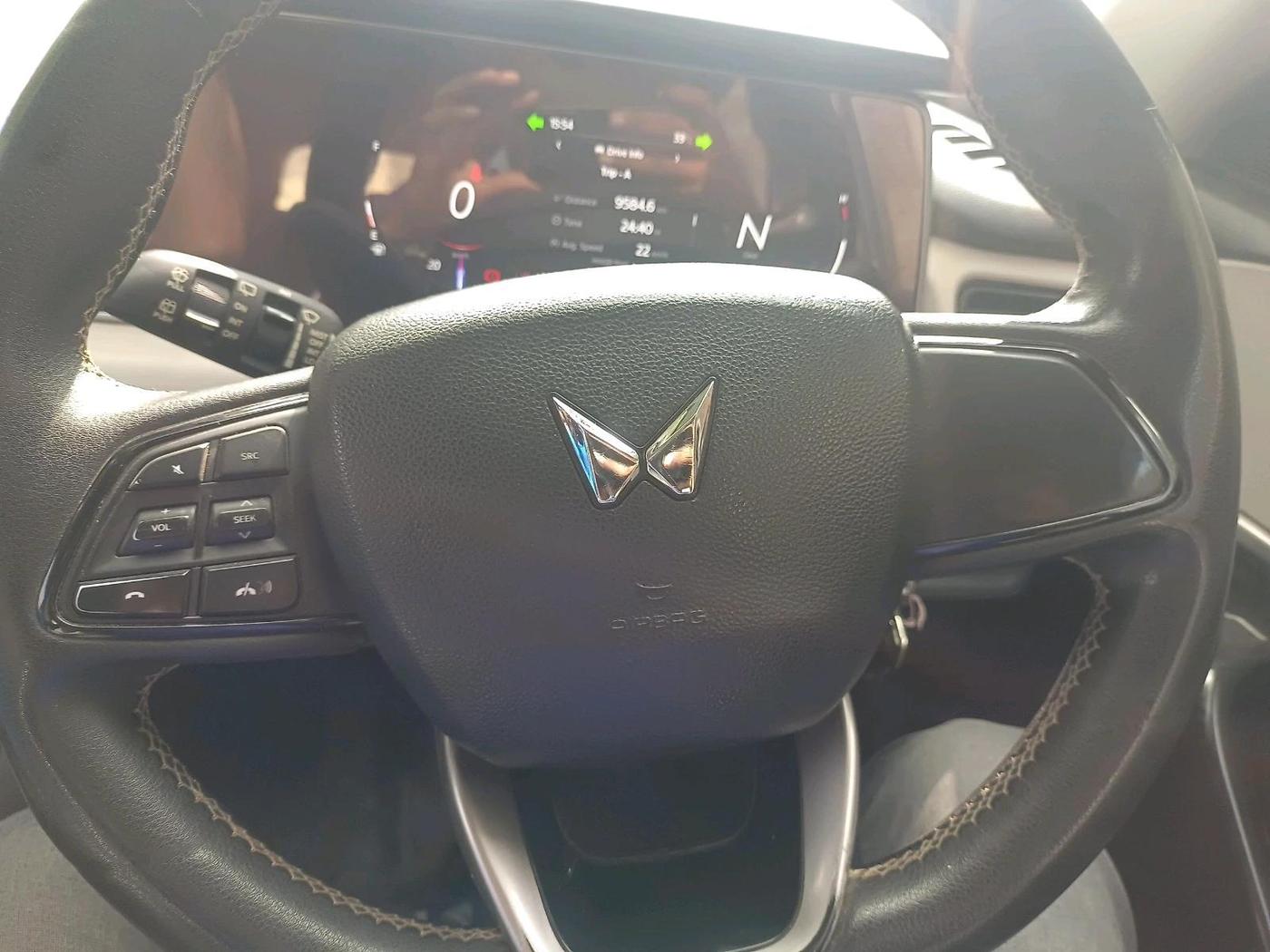 2022 Mahindra XUV700 AX 5 P MT 5 STR, Petrol, Manual, 56,321 km, interior