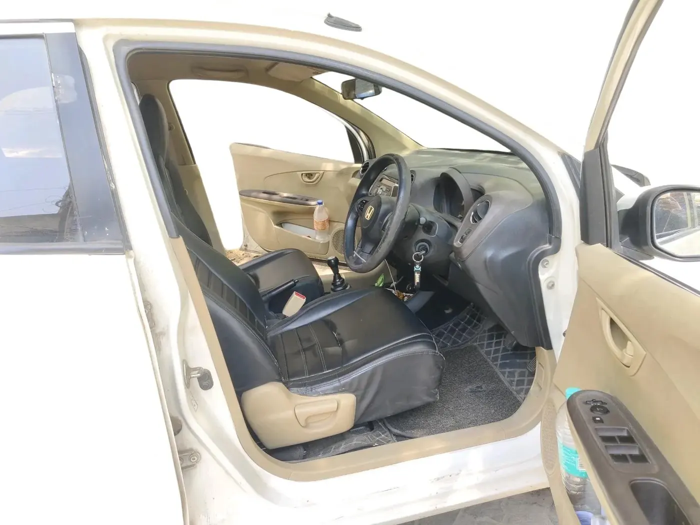 2013 Honda Brio S MT, CNG, Manual, 97,479 km, interior