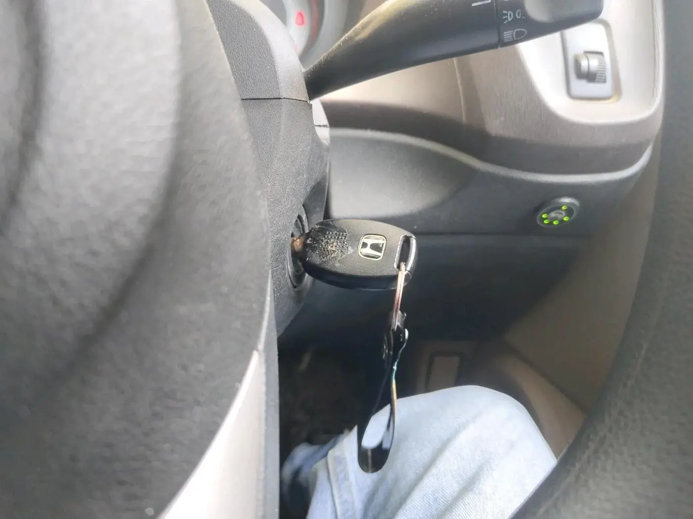 2013 Honda Brio S MT, CNG, Manual, 97,479 km, interior