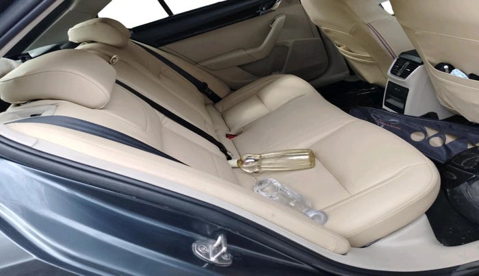 2019 Skoda Octavia L&K 1.8 TSI AT, Petrol, Automatic, 1,27,078 km, interior