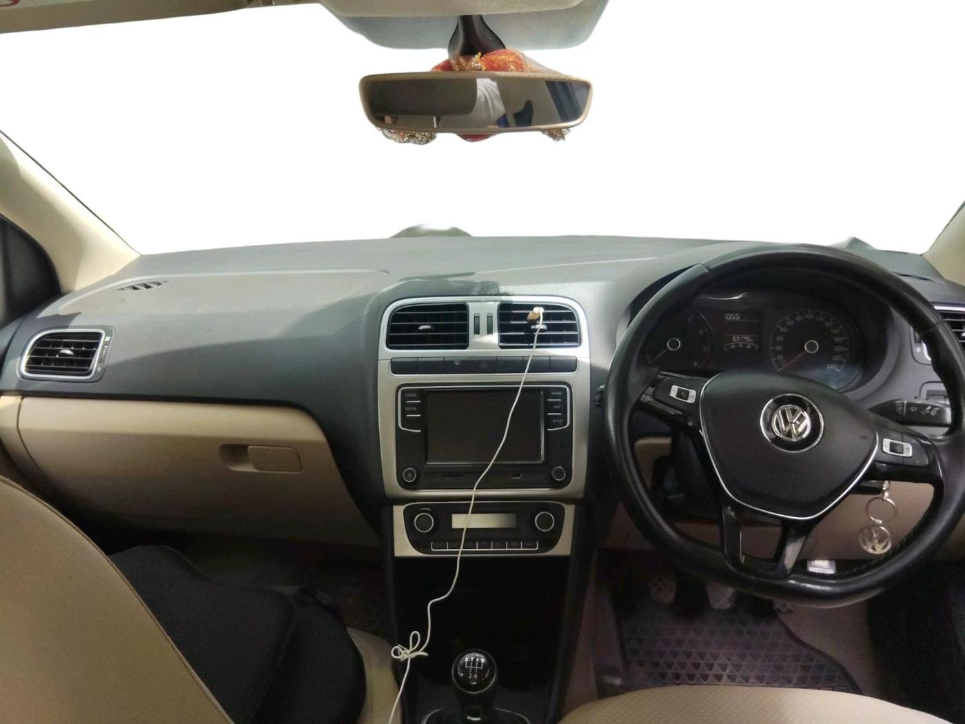 2017 Volkswagen Ameo HIGHLINE1.2L PLUS 16 ALLOY, Petrol, Manual, 63,400 km, interior