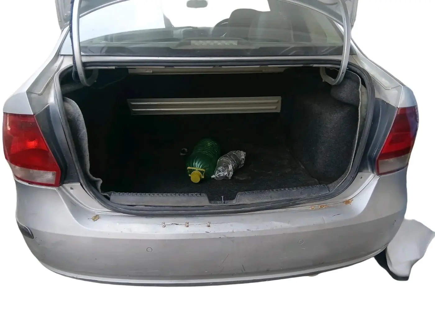 2012 Volkswagen Vento COMFORTLINE 1.6, Petrol, Manual, 1,88,201 km, exterior