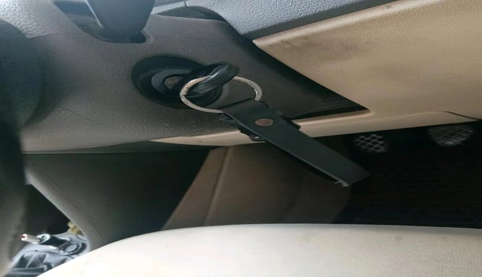 2012 Volkswagen Vento COMFORTLINE 1.6, Petrol, Manual, 1,10,567 km, interior