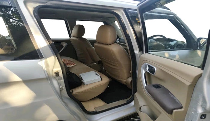 2017 Mahindra TUV300 T8, Diesel, Manual, 66,625 km, interior