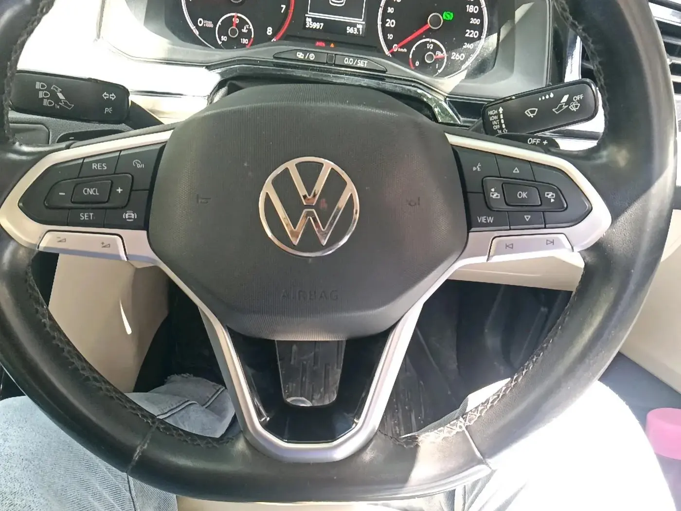 2022 Volkswagen VIRTUS HIGHLINE TSI 1.0 AT, Petrol, Automatic, 35,997 km, interior