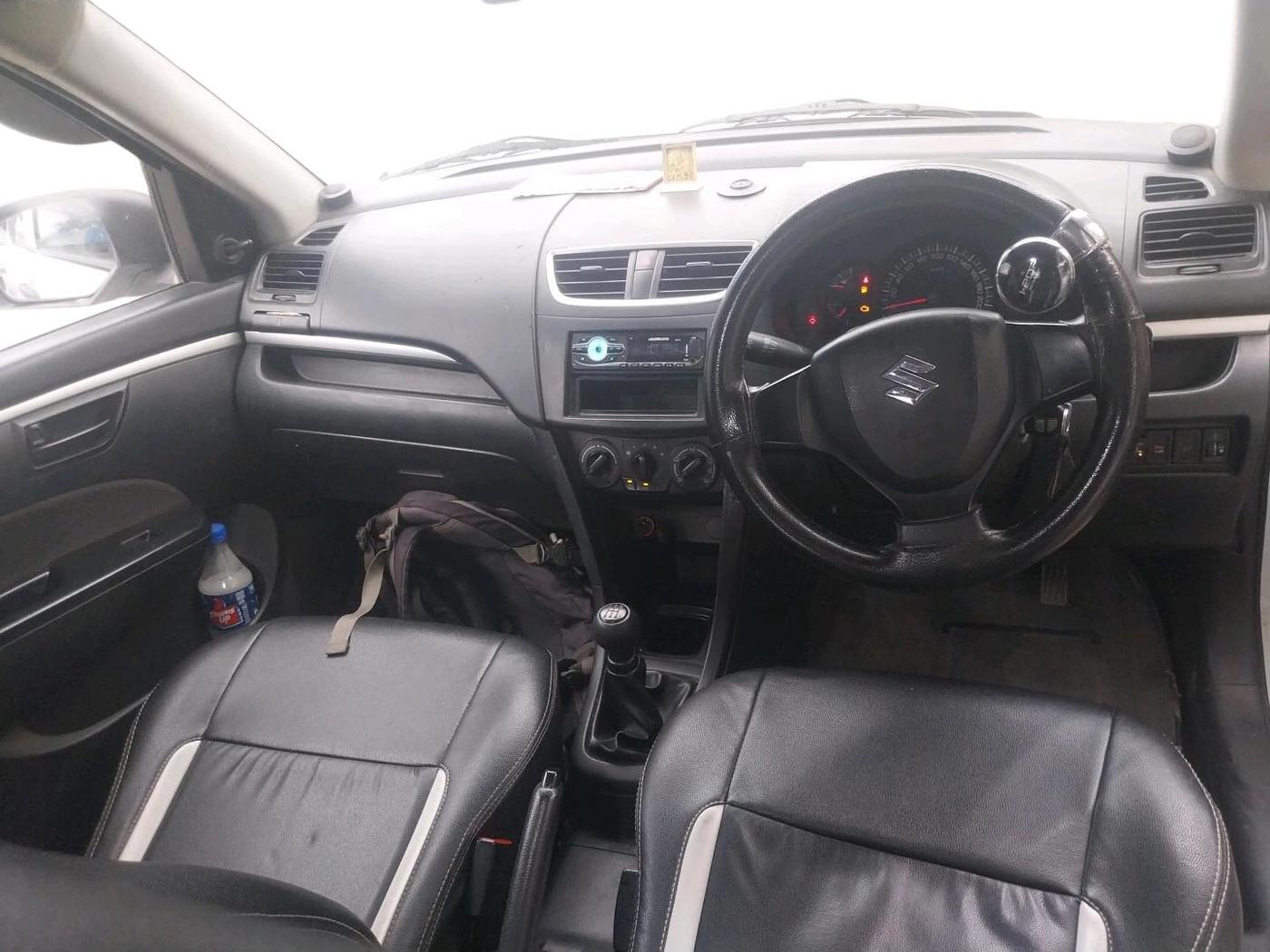 2017 Maruti Swift LXI (O), CNG, Manual, 1,01,507 km, interior