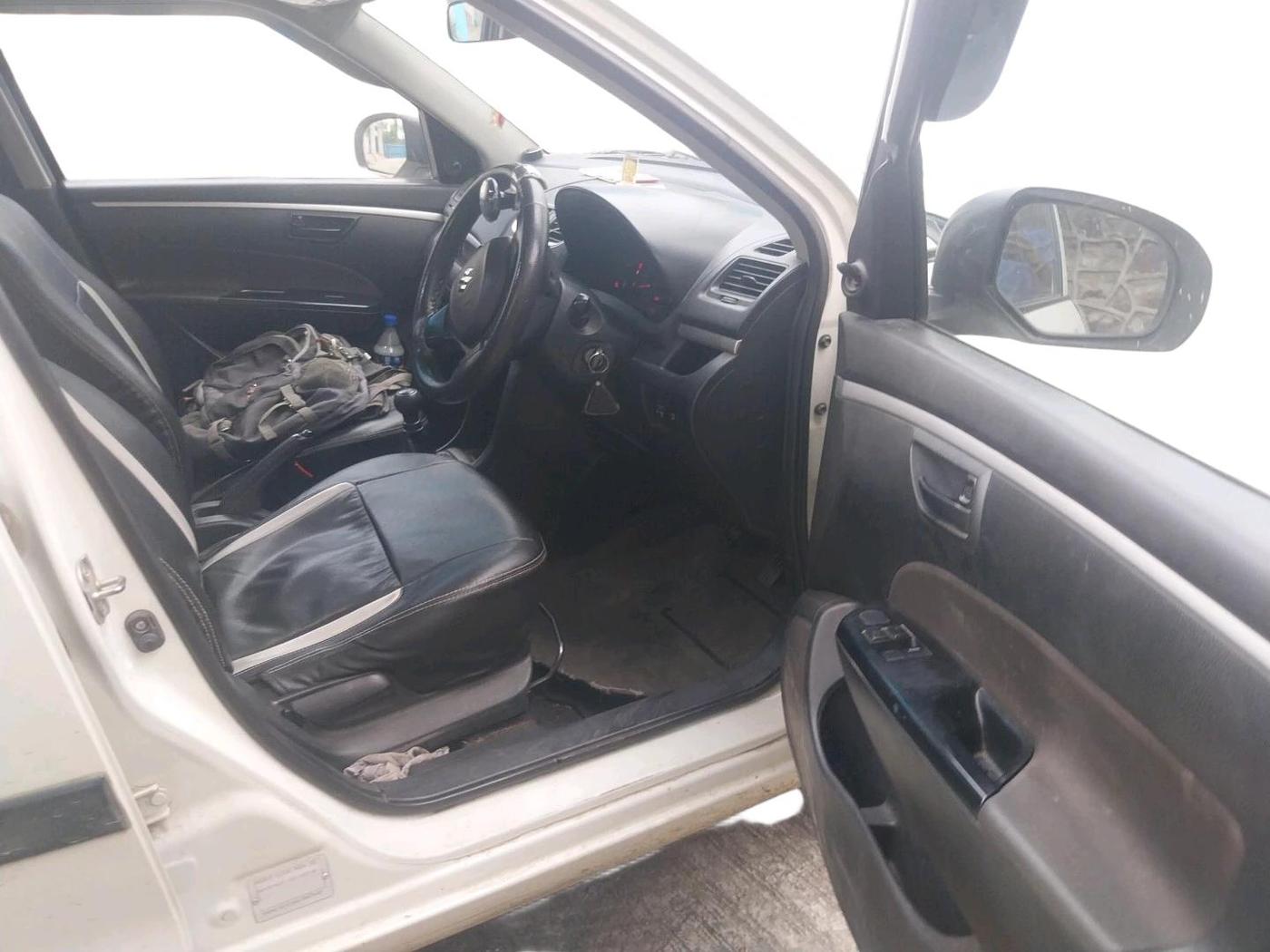 2017 Maruti Swift LXI (O), CNG, Manual, 1,01,507 km, interior