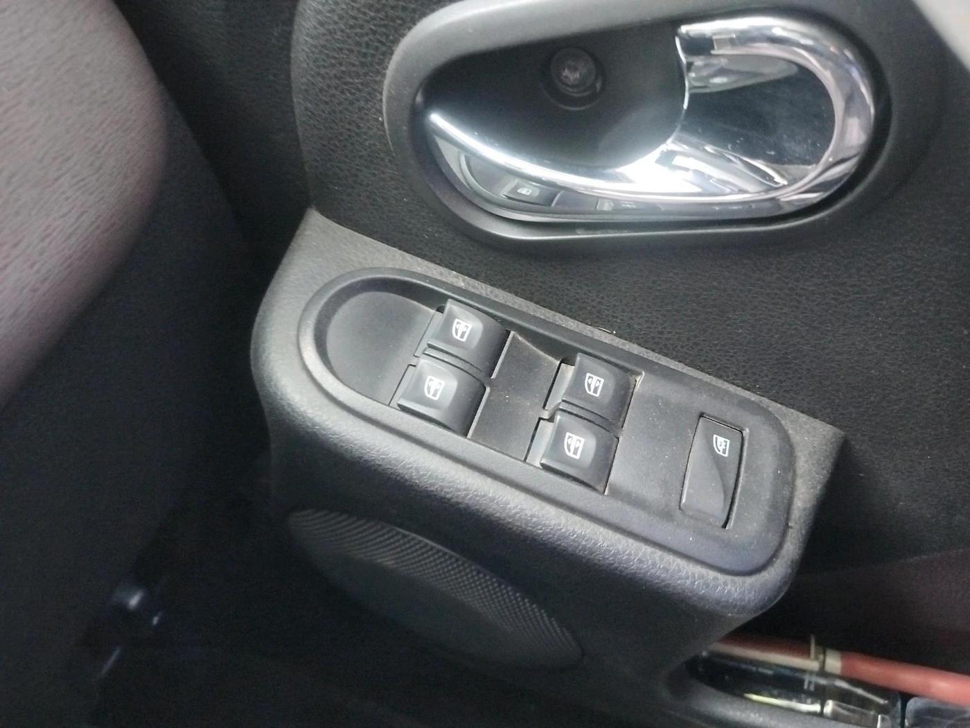 2017 Nissan Terrano XL (P), Petrol, Manual, 40,802 km, interior