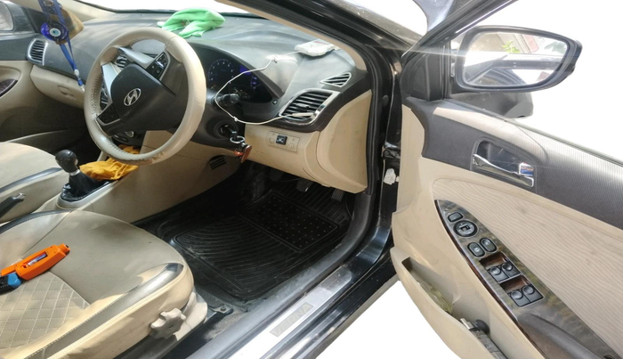 2011 Hyundai Verna FLUIDIC 1.6 VTVT SX, CNG, Manual, 3,46,982 km, interior