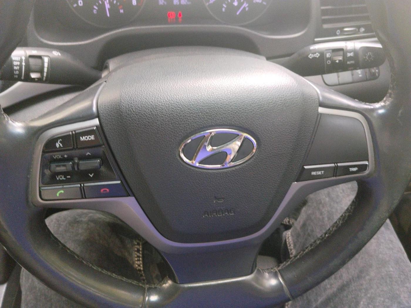 2016 Hyundai New Elantra 2.0 SX MT PETROL, Petrol, Manual, 85,208 km, interior