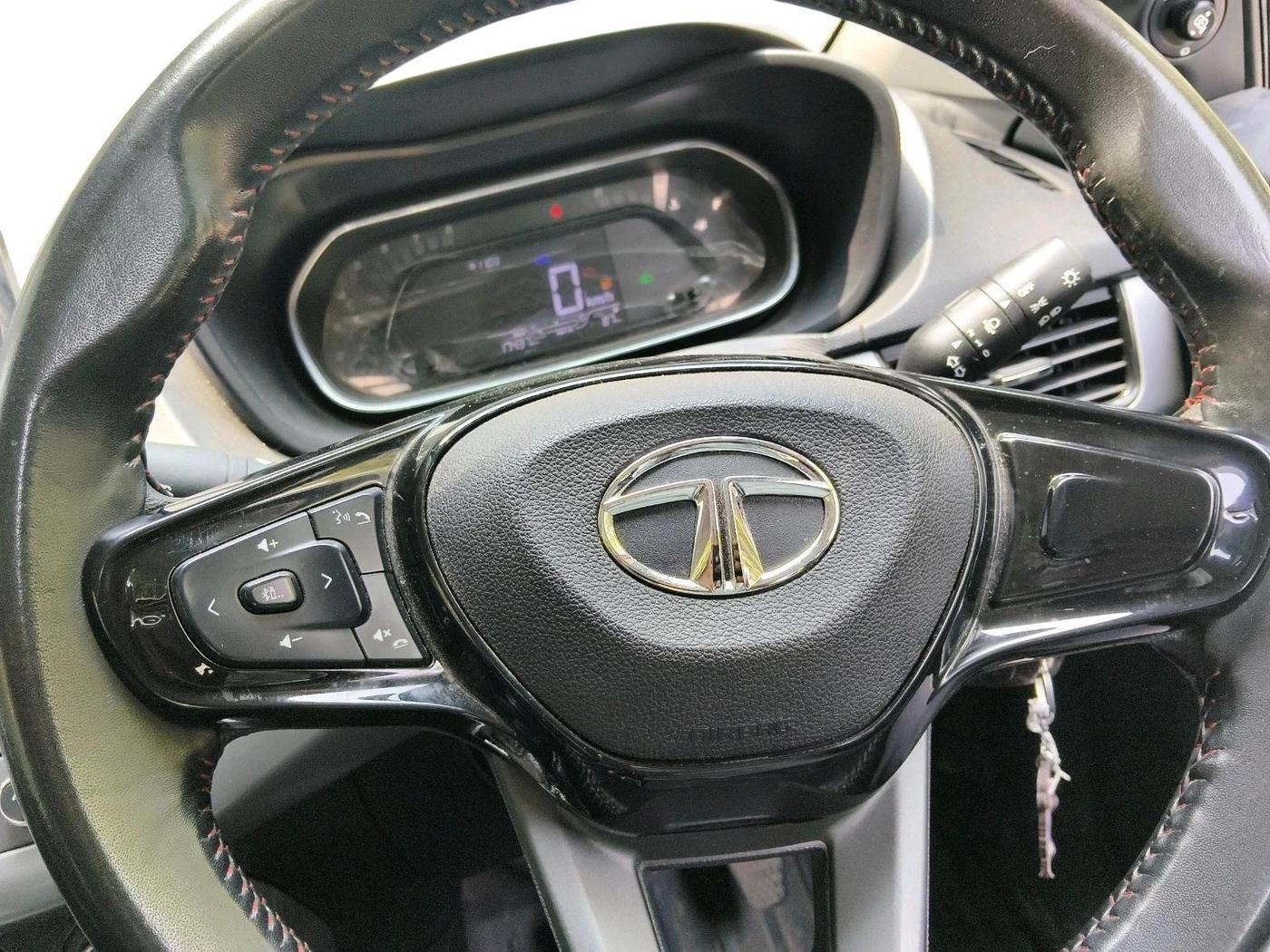 2023 Tata NEXON XM SUNROOF PETROL, Petrol, Manual, 17,437 km, interior