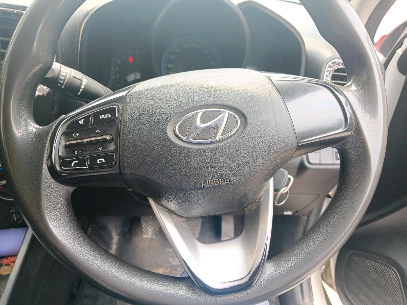 2019 Hyundai VENUE S 1.2, CNG, Manual, 69,663 km, interior