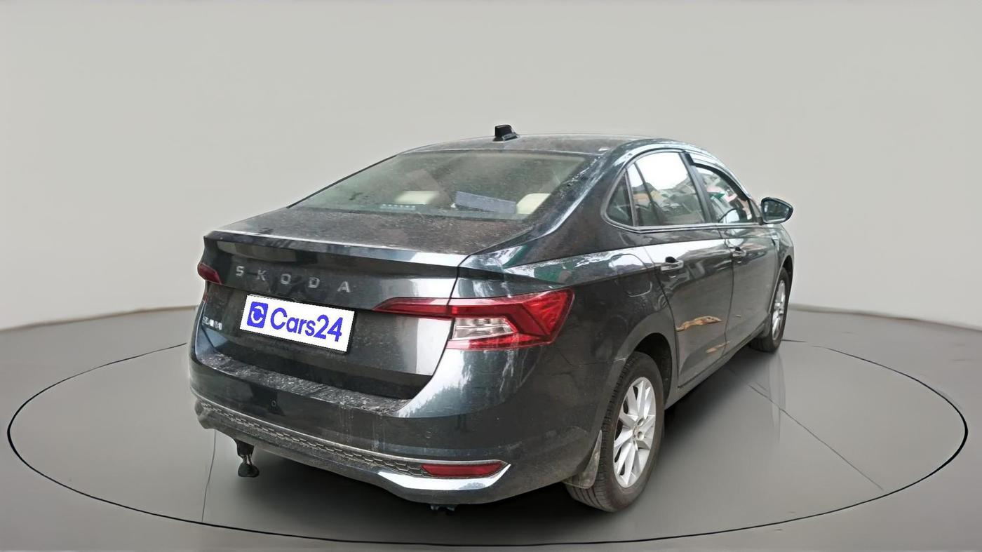 2025 Skoda SLAVIA Signature 1.0L TSI MT, Petrol, Manual, 6,602 km, exterior
