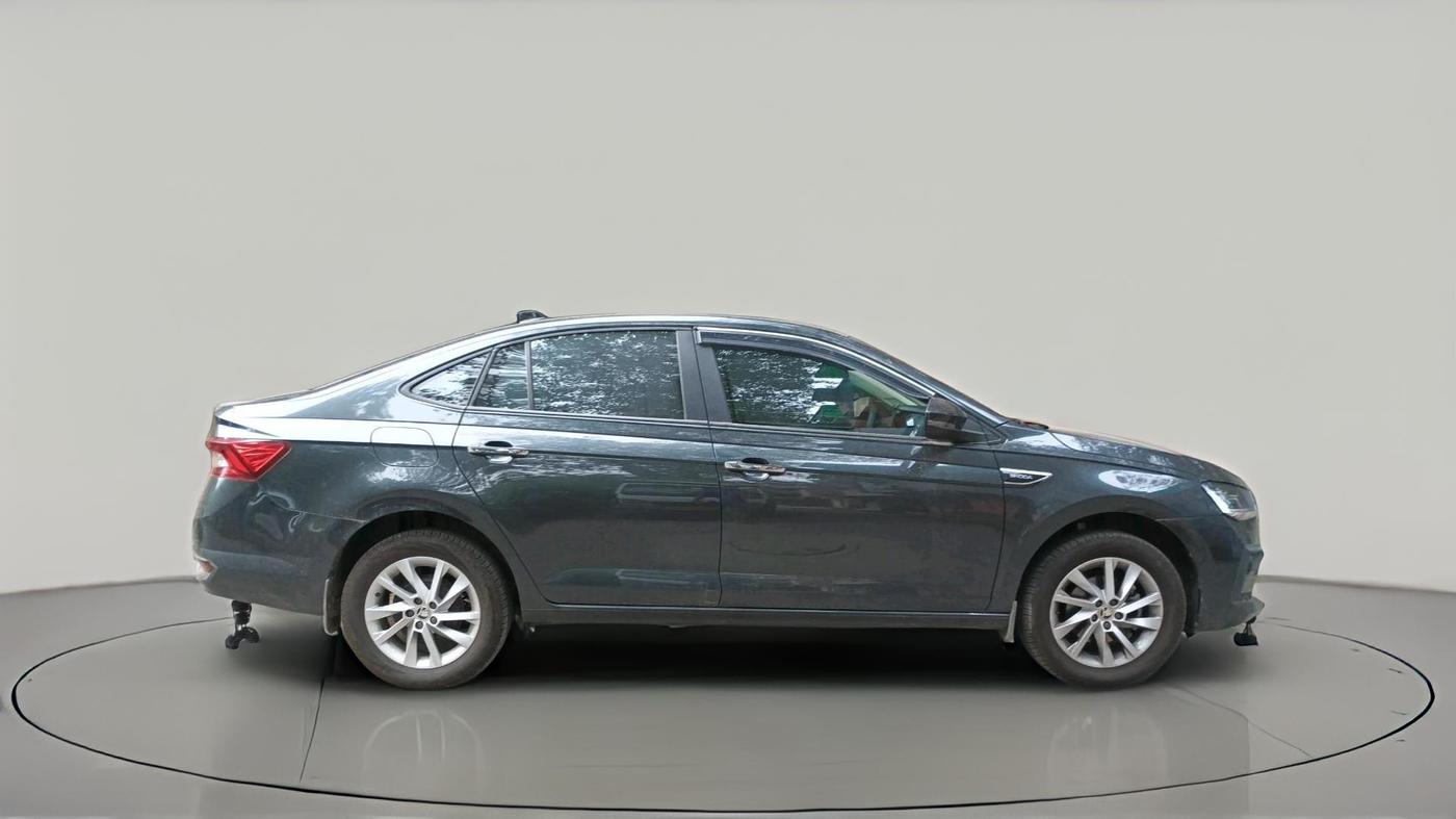 2025 Skoda SLAVIA Signature 1.0L TSI MT, Petrol, Manual, 6,602 km, exterior