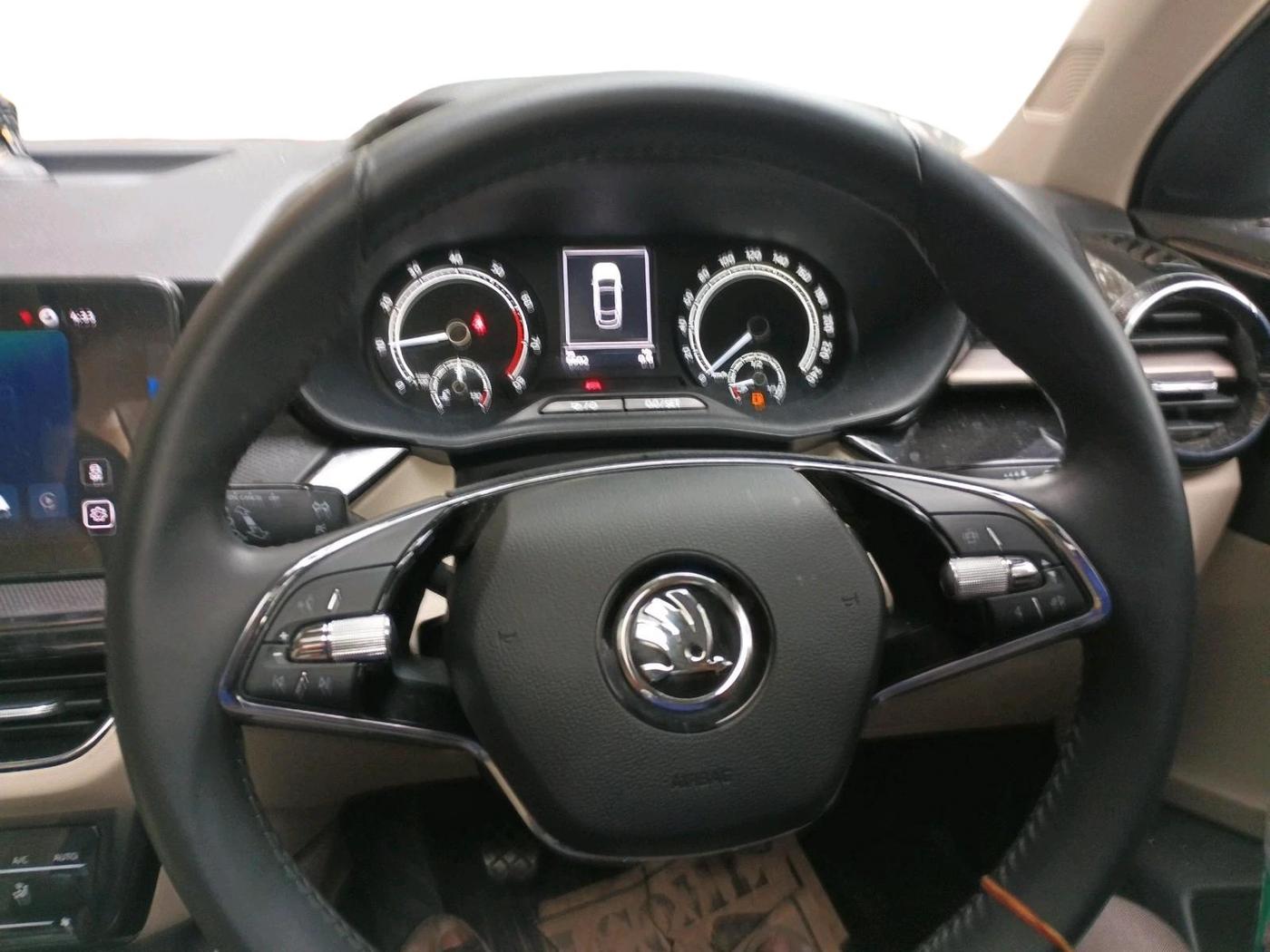 2025 Skoda SLAVIA Signature 1.0L TSI MT, Petrol, Manual, 6,602 km, interior
