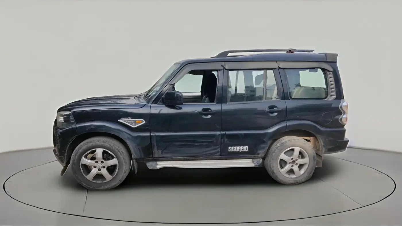 2017 Mahindra Scorpio S4 PLUS 1.99 INTELLI-HYBRID, Diesel, Manual, 98,489 km, exterior