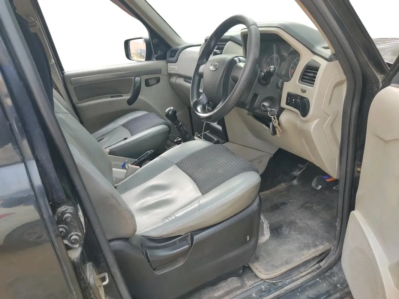 2017 Mahindra Scorpio S4 PLUS 1.99 INTELLI-HYBRID, Diesel, Manual, 98,489 km, interior