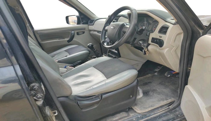 2017 Mahindra Scorpio S4 PLUS 1.99 INTELLI-HYBRID, Diesel, Manual, 98,489 km, interior